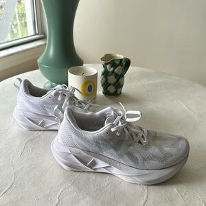 ASICS Novablast 5 - Size 8 Women’s